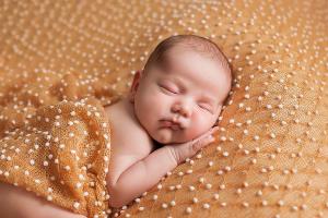 До 300 тысяч грн: в Украине хотят увеличить выплаты за рождение ребенка