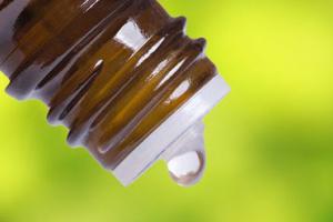 Нюхайте нашатырь и будьте здоровы: медики региона "изобрели" "уникальный" метод диагностики COVID-19 без тестов