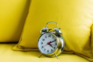 Переход на зимнее время 2020: когда в Украине переводят стрелки часов