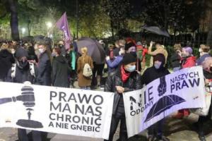 В Польше запретили аборты, что привело к массовым акциям протеста (видео)