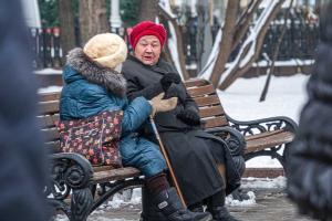 Украинских пенсионеров, которые получают пенсии на карточки, но не тратят, будут проверять