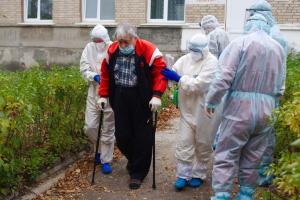 У Лисичанську медики хворіють на COVID-19, але джерело зараження - не робота