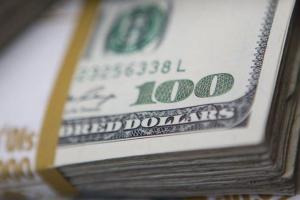 НБУ внезапно повысил официальный курс доллара