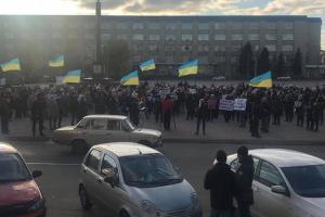 Проти карантину "вихідного дня" та РРО: підприємці Лисичанська, Сєвєродонецька, Рубіжного "штурмують" ЛОДА (відео)