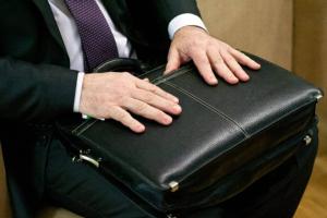 В Украине разрешили работать на госслужбе до 70 лет