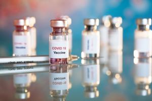 Канада розпочала масову вакцинацію проти COVID-19