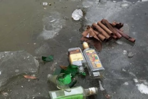 Де людям купатися?: Чисте озеро в Сєвєродонецьку "наповнюють" битим склом