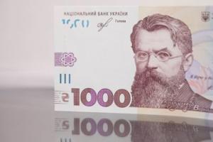 В Украине "гуляют" фальшивые 1000 гривен: чем отличаются от настоящих (фото)
