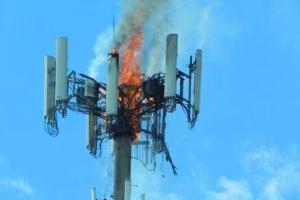 Во Франции борцы с технологиями подожгли вышку 5G и оставили без связи 1,5 млн человек