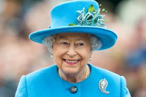 Королева Елизавета II сделала прививку против COVID-19