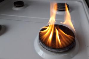 Якість газу в квартирах погіршилася: українцям розповіли, хто винен і що робити