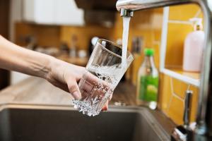 Експерти розповіли, чи можна пити воду з-під крана