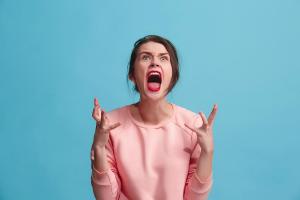 Вчені з'ясували, в яку пору року жінки стають найбільш злими