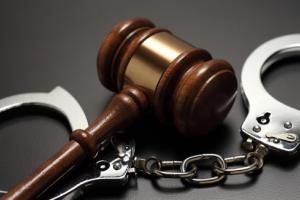 Так себе контингент: за грабеж и разбой в Лисичанске задержаны двое местных жителей