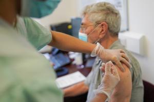 Ляшко розповів, як в будуть вакцинувати українців старше 80 років