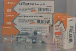 До України направляється перша партія китайської вакцини від COVID-19