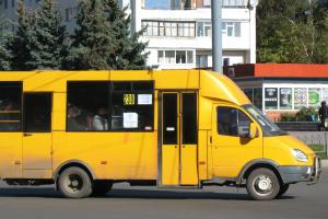 Украинская маршрутка без пола, которая продолжала курсировать с пассажирами, возмутила сеть (фото)