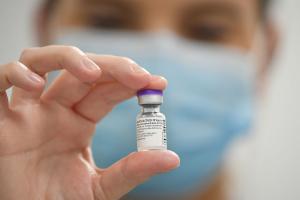Шмигаль розповів, скільки коштуватиме комерційна вакцина від COVID-19 в Україні