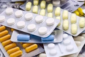 Тільки з 18 років: в Україні збираються заборонити продаж ліків дітям
