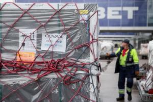 Нова партія вакцини AstraZeneca прибула в Україну: для кого вона призначена