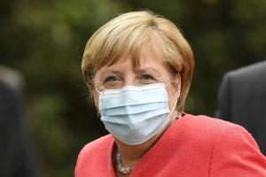 Меркель зробила щеплення від COVID-19 препаратом AstraZeneca