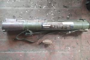 Зберігав вдома: на Луганщині у чоловіка вилучили гранатомет та гранату
