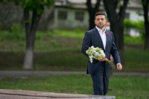 По случаю Дня памяти и примирения Зеленский записал новое видеообращение
