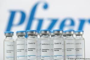 Перша країна в світі дозволила щеплювати вакциною Pfizer дітей
