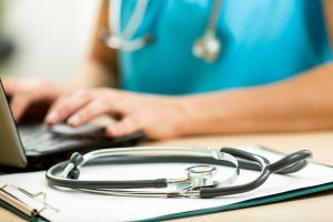 В Україні впровадили е-лікарняні: як вони працюватимуть та що це означає для пацієнтів