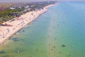 Пляжі українських курортів затопило через сильний шторм (фото)