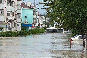 Частина Криму опинилася під водою (фото та відео)