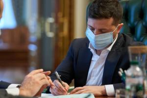 Зеленський підписав закон про продаж землі на електронних аукціонах