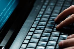 Польща звинуватила РФ у масштабній кібератаці на топ-чиновників