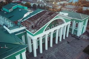 ДК Хіміків у Сєвєродонецьку залишився без даху через негоду (фото)