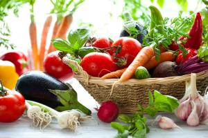 Названо 5 продуктів, які не можна їсти в сирому вигляді (фото)