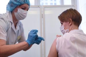 В Ізраїлі дозволили робити три щеплення вакциною Pfizer