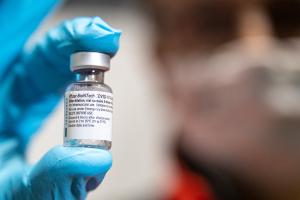 Київську лікарню запідозрили у продажу вакцини Pfizer