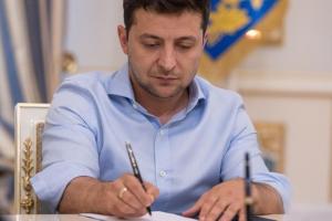 Зеленський ввів у дію санкції проти Гужви, Деркача та Шарія