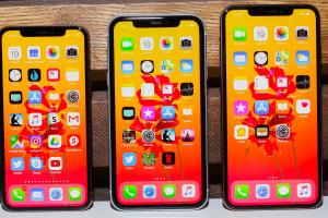 Без разъема для зарядного устройства: в сети появились первые фото нового iPhone 13