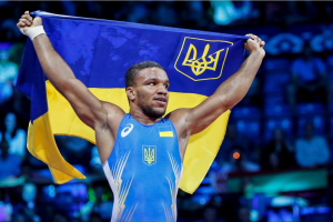 В центре Киева неизвестные набросились на олимпийского спортсмена Жана Беленюка из-за расовой принадлежности