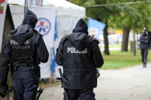 На протесті медиків у Варшаві чоловік вистрілив собі в обличчя