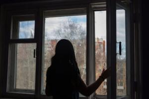 В Черкасской области 11-летняя девочка покончила с собой, выпрыгнув из окна 8 этажа