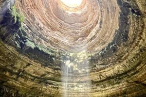 Люди впервые спустились на дно "Адского колодца" в Йемене и выяснили, на самом ли деле там обитают духи (фото, видео)