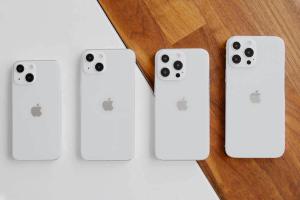 Apple завезла в Украину первую официальную партию iPhone 13