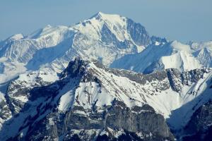 Самая высокая гора Европы потеряла почти метр высоты