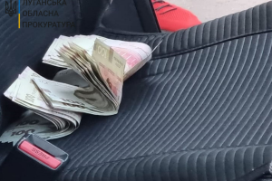 В Лисичанске заместитель сектора криминальной полиции попался на взятке