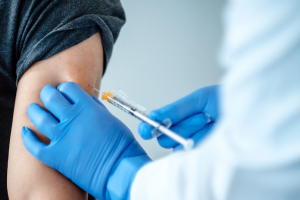 На Кипре хотят ввести ограничения для тех, кто не вакцинирован бустером