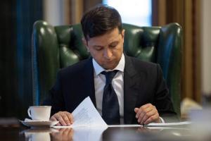 Зеленський невідкладно підписав закон про олігархів