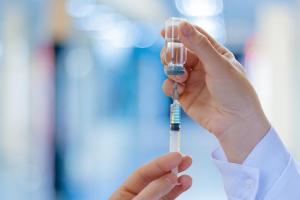 Какое место занимает Луганщина по уровню вакцинации от COVID-19 в Украине: статистика