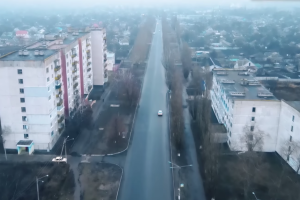Половину одной из самых плохих дорог Лисичанска отремонтировали: впереди - еще больший сюрприз (видео)